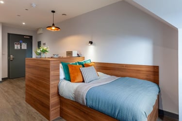 1 bed studio, 40-41 High Street, Englefield Green, Egham, TW209DP - Image 1